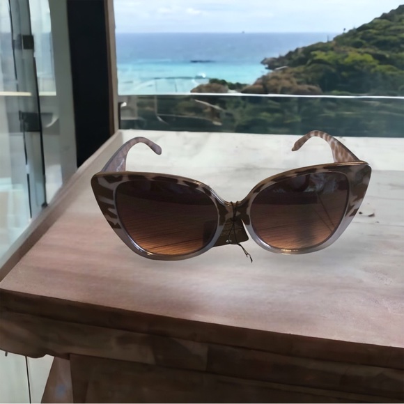 Cogni-Wear Women’s Sunglasses Cat Eye Giraffe Grey UV400 NWT - Picture 4 of 8